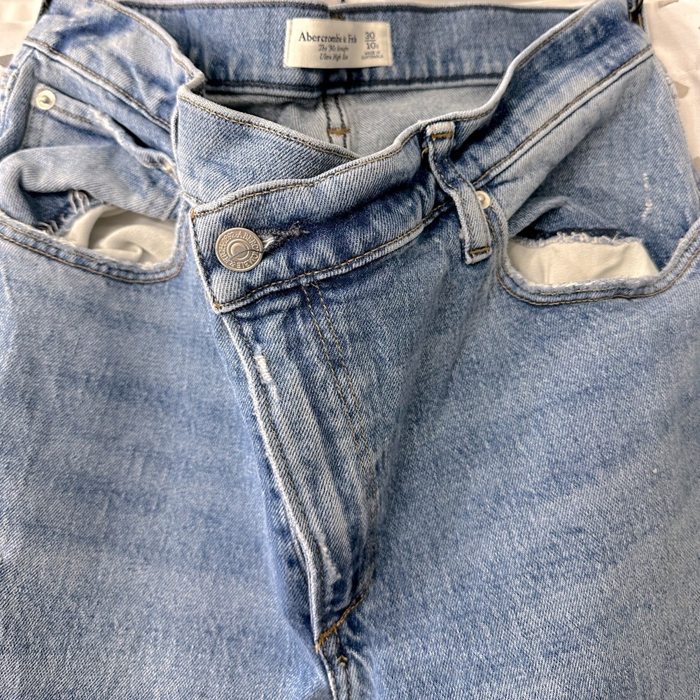 Abercrombie & Fitch Ultra High Rise 90s Straight Criss Cross Waist Jeans